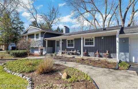 6572 SPRUCE Drive, Bloomfield Hills, MI 48301