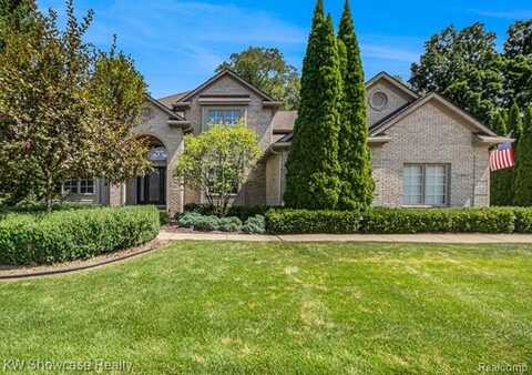 989 Suchava Drive, White Lake, MI 48386