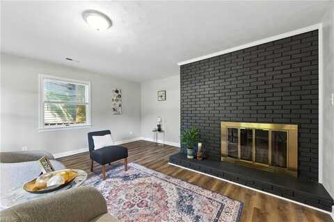 104 W Rexford Drive, Newport News, VA 23608
