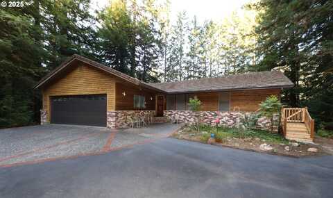 1107 WINCHUCK RIVER RD, Brookings, OR 97415