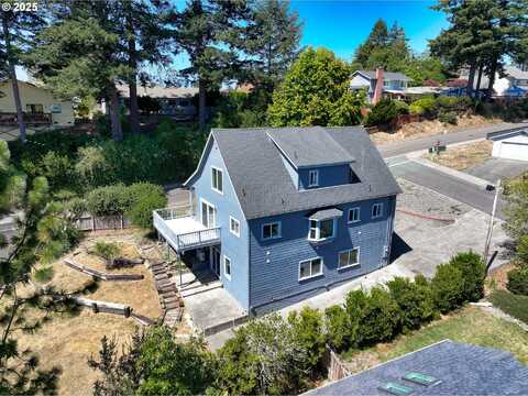 808 5TH ST, Brookings, OR 97415