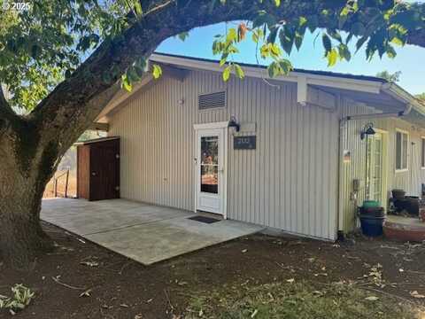 2132 W 14TH CT, Eugene, OR 97402