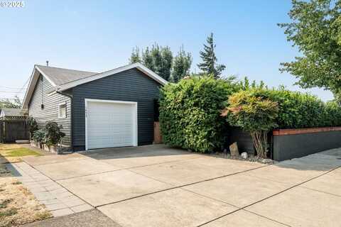 1453 QUINALT ST, Springfield, OR 97477
