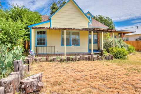 904 9th St, Ballinger, TX 76821