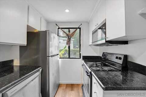 2340 Caringa Way E, Carlsbad, CA 92009