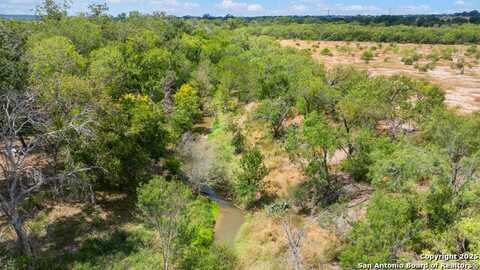121 Mendoza, Floresville, TX 78114
