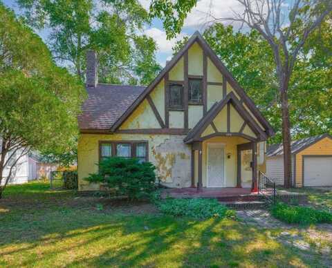 1912 N Park Pl, Wichita, KS 67203