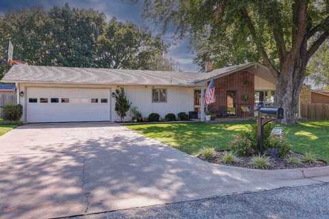 920 Highland Dr, Arkansas City, KS 67005