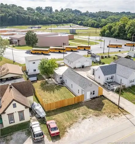 929 Valley View Road, New Albany, IN 47150
