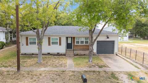 504 N Arnim, Moulton, TX 77975