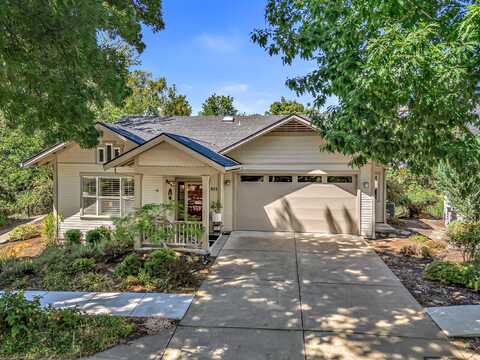 815 Creek Stone Way, Ashland, OR 97520