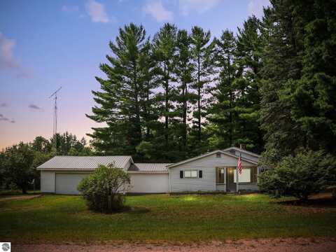 3076 Skidmore Drive, Brethren, MI 49619