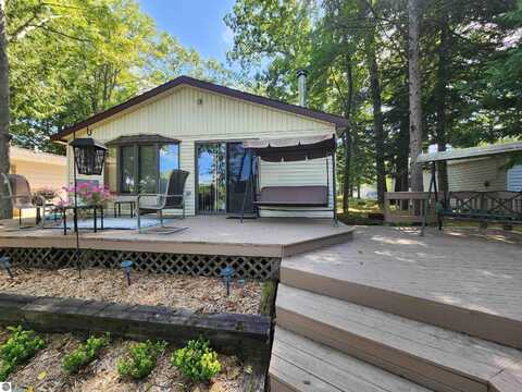 8230 Avalon Drive, Hale, MI 48739