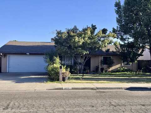 1405 Huntsman Avenue, Selma, CA 93662