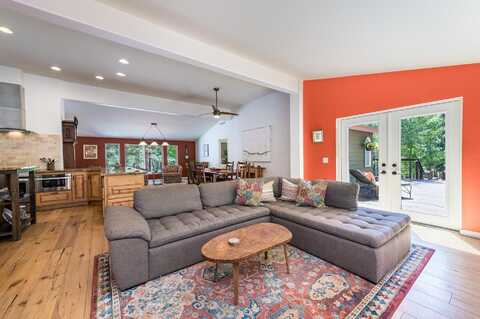 16490 Robertson Road, Truckee, CA 96161