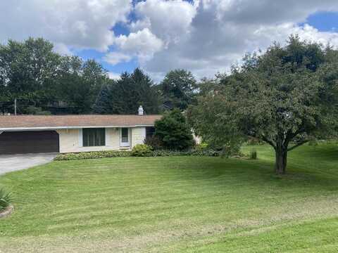 1410 Locust Road, Decorah, IA 52101