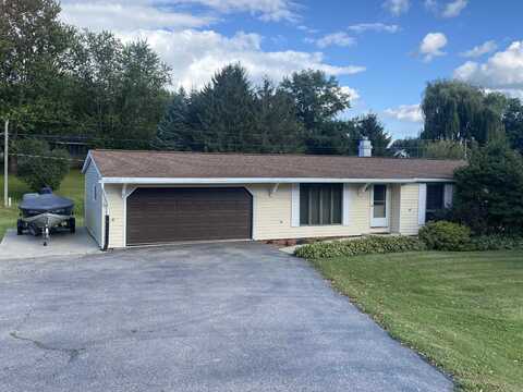 1410 Locust Road, Decorah, IA 52101