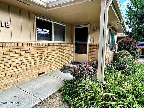 7606 Summitview Ave, Yakima, WA 98908