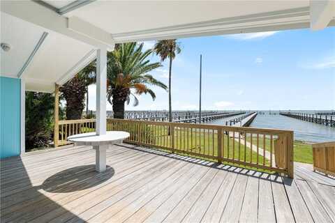 426 N Shore Dr, Port Mansfield, TX 78598