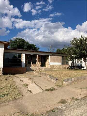 607 Caylor Dr, Big Spring, TX 79720