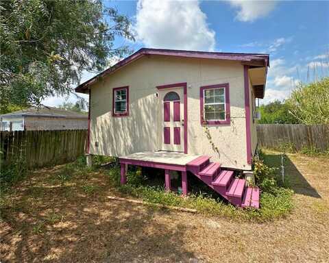600 S Rachal Street, Sinton, TX 78387
