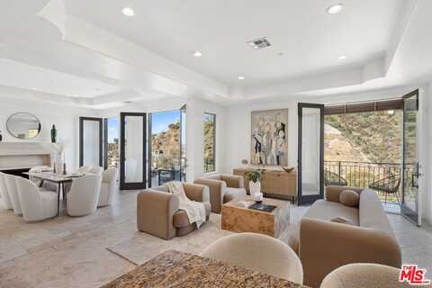 8031 Floral Ave, Los Angeles, CA 90046