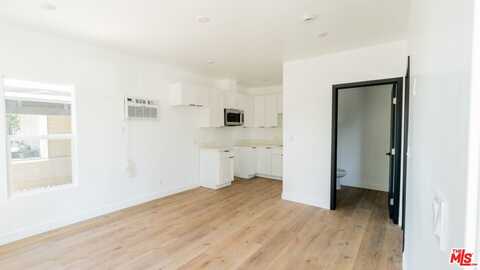 153 W 51st St, Los Angeles, CA 90037