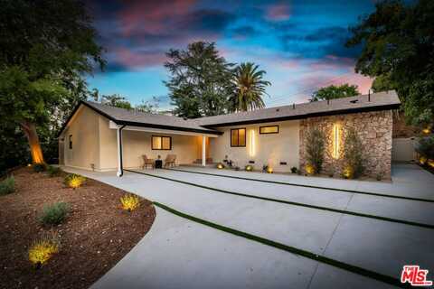 20456 Tiara St, Woodland Hills, CA 91367