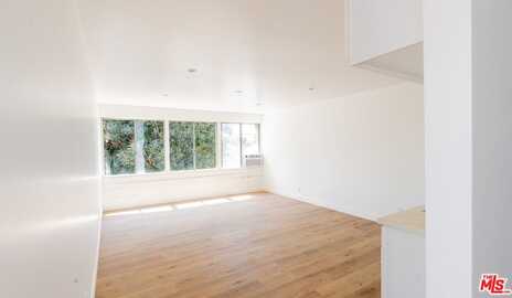153 W 51st St, Los Angeles, CA 90037