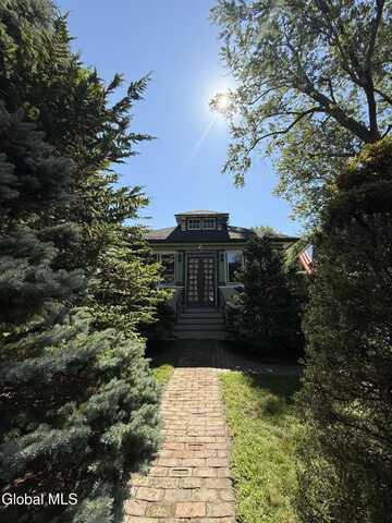 49 Onderdonk Avenue, Albany, NY 12208