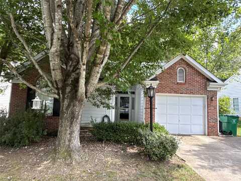8600 Lockerbie Lane, Charlotte, NC 28215