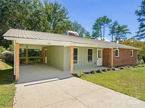 220 Love Lane, Waynesville, NC 28786