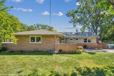 2709 Beverly Drive, Urbandale, IA 50322