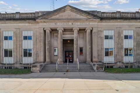 115 N 2nd Avenue E, Newton, IA 50208