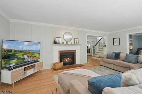 2 Stone House Rd, Mendham, NJ 07945