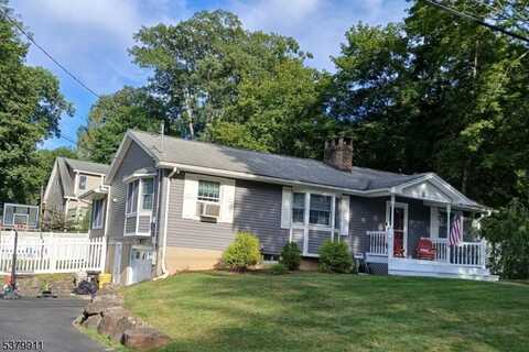 5 Underrock Dr, Sparta, NJ 07871