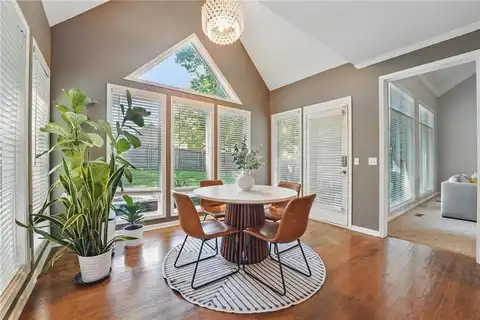 5323 NW 60th Street, Kansas City, MO 64151