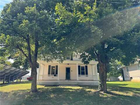 206 St Charles Street, Holden, MO 64040