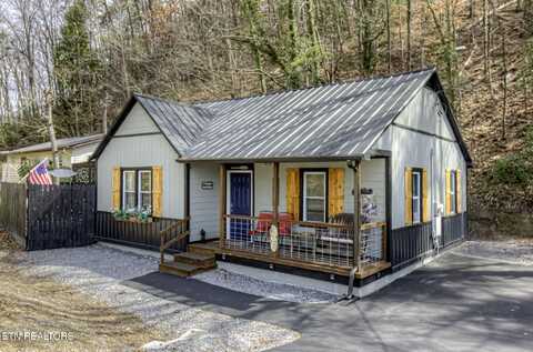 2589 Ridge Rd, Pigeon Forge, TN 37863