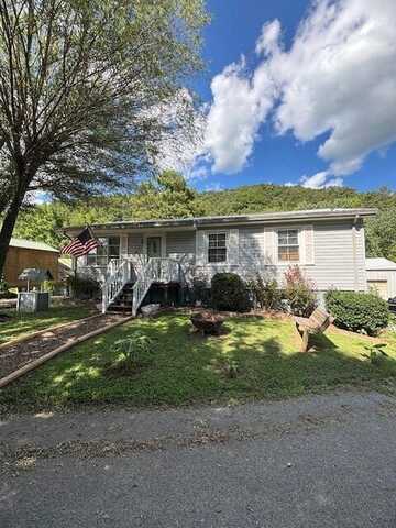 40 N Richmond Street, Auxier, KY 41602