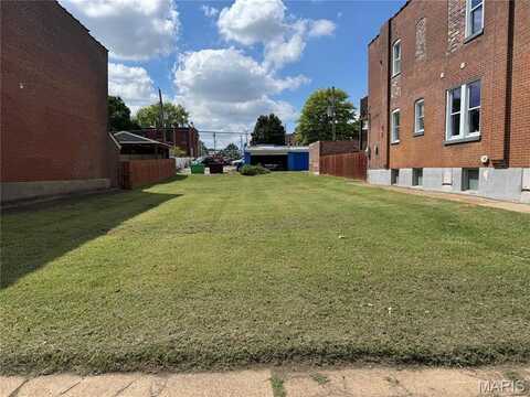 2825 Iowa Avenue, Saint Louis, MO 63118