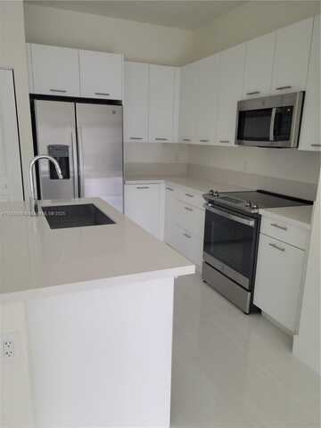 8167 NW 41st St, Doral, FL 33166
