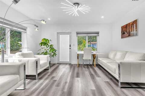 886 NE 134th St, North Miami, FL 33161