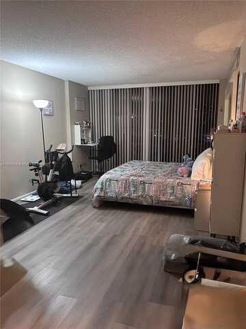 800 Parkview Dr, Hallandale Beach, FL 33009
