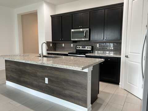 11539 SW 13th Dr, Pembroke Pines, FL 33025