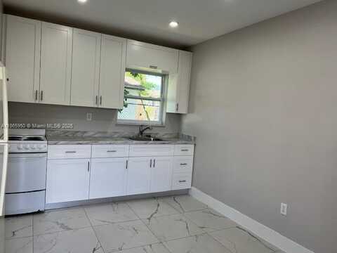 922 NW 2nd St, Miami, FL 33128