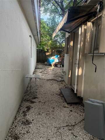 6761 SW 2nd St, Miami, FL 33144
