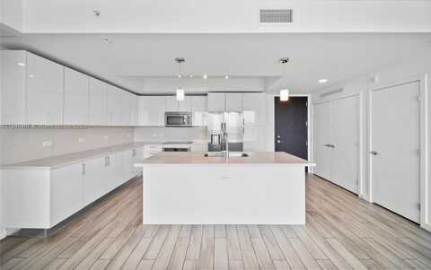 999 SW 1st Ave, Miami, FL 33130