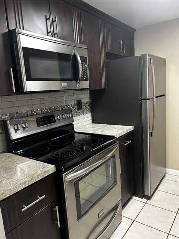 7035 NW 186th St, Hialeah, FL 33015