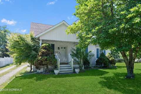 452 W Park Avenue, Oakhurst, NJ 07755